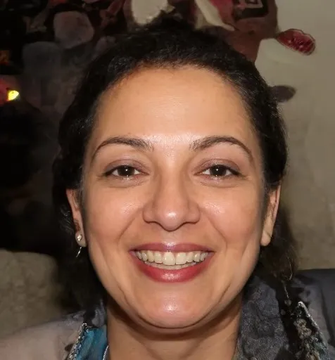 Smiling woman portrait for customer testimonial about SlimLeaf gut health and metabolism support